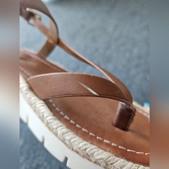 Tan sandals - Picture 2 of 6